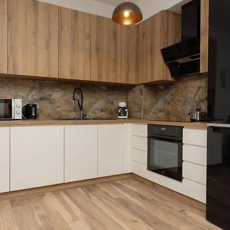 Apartment With Balcony & Parking Near Manufaktura By Renters Prestige