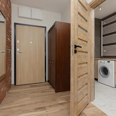 Apartment With Balcony & Parking Near Manufaktura By Renters Prestige