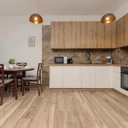 With Balcony & Parking Near Manufaktura By Renters Prestige Łódź