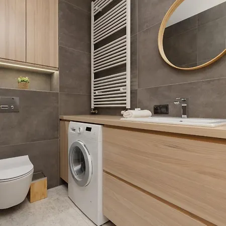 Apartment With Balcony & Parking Near Manufaktura By Renters Prestige