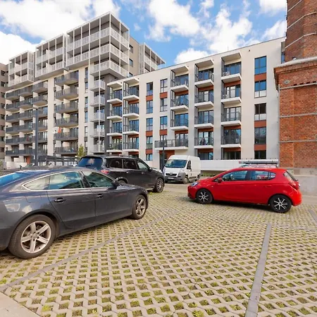 Apartment With Balcony & Parking Near Manufaktura By Renters Prestige