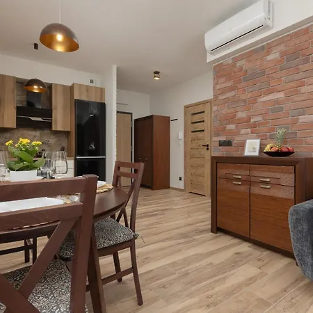 Apartment With Balcony & Parking Near Manufaktura By Renters Prestige *
