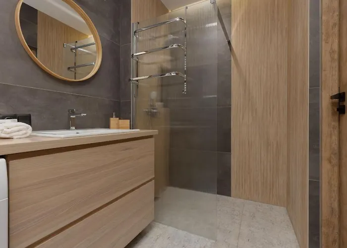 With Balcony & Parking Near Manufaktura By Renters Prestige Łódź